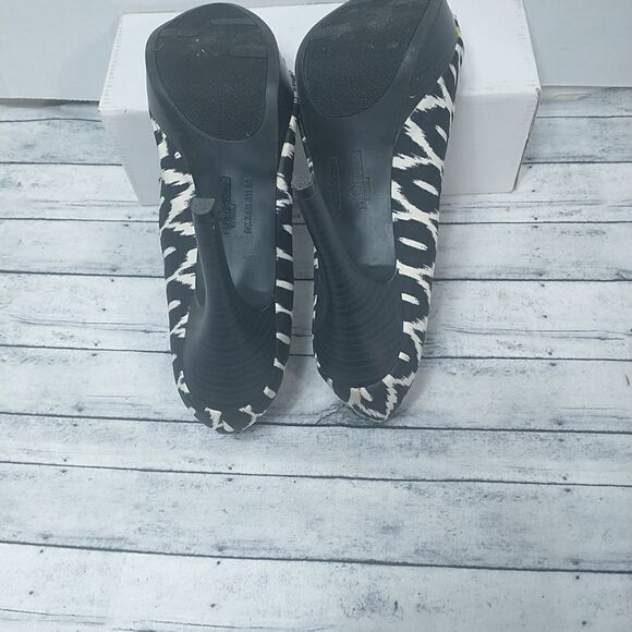 Fergalicious Shoes SZ 10M By Fergie - Picture 7 of 9